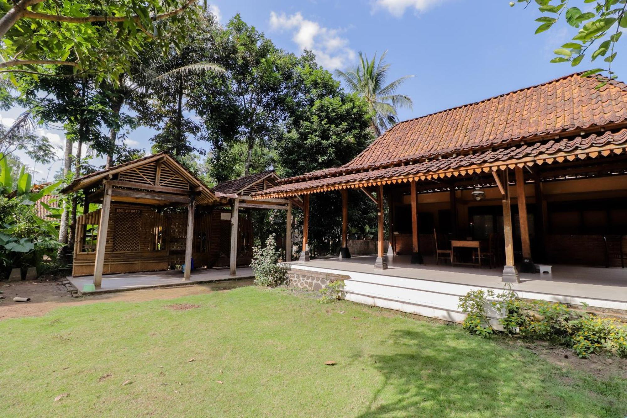 Nurudin House Apartamento Magelang Exterior foto